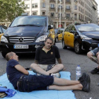 Concentración de taxistas en la Gran Via esquina Paseo de Gracia.