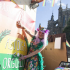 La Canalla Drag con algunos de los participantes en la fiesta, que convierte a Astorga en capital de la diversidad. F. OTERO PERANDONES