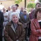 La etnógrafa Concha Casado, en el centro, se sumó al dolor del pueblo