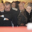 Berlusconi, junto a la esposa de Monti, en el acto de ayer.