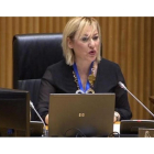 Inés Elena Madrigal, niña robada, en el Congreso. /