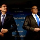 Jaume Guardiola y Josep Oliu, ayer en Barcelona.