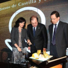 Clemente, Herrera y Kaiser, presidente de los empresarios del queso, ayer en Madrid