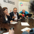 Misericordia Bello (DO Bierzo), Gerardo Álvarez Courel (Consejo) y Pablo Linares (ABA). ANA F. BARREDO