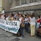 Foto de archivo de una de las concentraciones contra la violencia de género en León