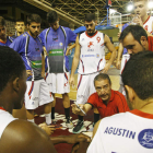 Ángel Jareño dando instrucciones a sus jugadores. SECUNDINO PÉREZ