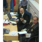 Javier Gómez Bermúdez se dirige a uno de los testigos  ayer