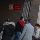 Transportista investigado que prestó declaración en Ponferrada, a las puertas del juzgado. ANA F. BARREDO