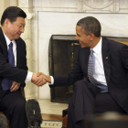 Xi Jinping y Barack Obama se estrechan la mano.