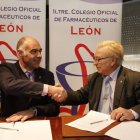 El presidente del Colegio de Farmacéuticos, Antonio Carrasco, y el de Fundaspe, Martín Manceñido.