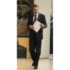 Zapatero, antes de su comparecencia en La Moncloa.