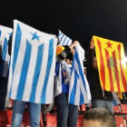 Aficionados del Espanyol con esteladas