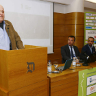 Tableros de ajedrez y pantallas de mercados bursátiles entretuvieron al público ayer.