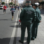 Corredores de la media maratón por la calle Fernández Ladreda
