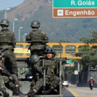 Fuerzas de seguridad vigilan los accesos a Río de Janeiro.