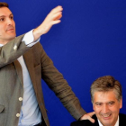 El candidato a la presidencia del PP, Pablo Casado, junto al senador Ignacio Cosido
