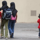 Un grupo de niñas musulmanas, tras salir de una escuela