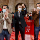 Tudanca, Zapatero y Sánchez ayer, en un acto elecotal celebrado en Burgos. SANTI OTERO
