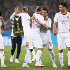 Los jugadores suizos festejan su victoria sobre Serbia.