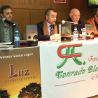 Antonio Santos (izquierda), durante la presentación.