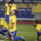 Los jugadores brasileños se lamentan tras caer eliminados en los penaltis.