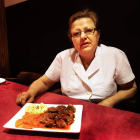María Cristina García, cocinera deLa Oca, en el comedor del local reabierto.