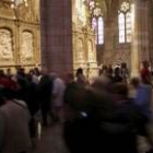 Imagen nocturna de la Catedral de León, cuyo suelo será sondeado con georradar