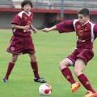 Guillermo Ibáñez, izquierda, en un partido con la selección de León