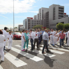 Las movilizaciones en el Hospital de León originan cortes de tráfico.