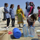 La ganadora más joven del Nobel de la paz, Malala Yousafzai, en un campo de refugiados en Líbano, donde abrirá un colegio para mejorar la calidad de vida de quienes viven allí.