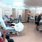 Urgencias colapsadas en el hospital de Bellvitge, ayer.