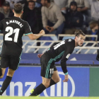 Mayoral, autor del primer tanto, celebra con Bale el gol que marcó el galés. J. E.