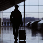 Pasajeros en el aeropuerto de Barajas, en la última jornada de paro de los pilotos de Iberia.