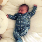 En la instantánea que ha publicado Olivia Wilde en Instagram, se puede ver a su segunda hija, Daisy Josephine, durmiendo sobre un gracioso colchón en forma de oveja.