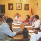 Un momento del pleno del lunes, con el alcalde al fondo