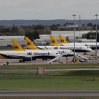 Aviones de Monarch en el aeropuerto de Birmingham, en el Reino Unido.