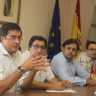 Óscar López, el alcalde de Toral, Pedro Fernández, Tino Rodríguez y Julio César Fernández.