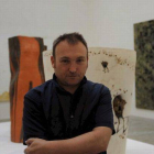 Miquel Barceló, junto a algunas de sus obras, en una imagen de archivo.