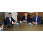 Alejandro Soler, Javier Alfonso Cendón, Faustino Sánchez, José Pellitero y Eduardo Morán, ayer en la reunión. DL