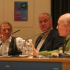 Mestre, Alfonso García y Lostalé ayer en el acto del IEB en la Casa de la Cultura.