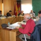 Un momento del pleno municipal celebrado ayer en el ayuntamiento de Santa María del Páramo