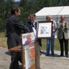 Pintores locales hicieron entrega de alguna obra a las autoridades