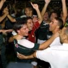 La afición del Novelda celebra la clasificación de su equipo