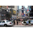 Policías de Nueva York montan guardia en Times Square.