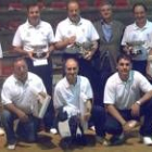 Los ganadores de la Copa Delegación posan en una foto de familia