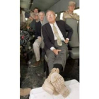 Rumsfeld, en el avión que lo trasladó a Irak