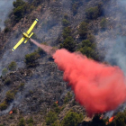 Uno de los hidroaviones que trabajan para sofocar el incendio de Artana, en Castellón.