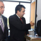 Rubén Neira, José Luis Ramón y Alfredo Dombe, tras su reunión en el Ayuntamiento.