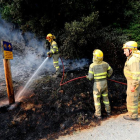 Las brigadas apagan un fuego en Villafranca del Bierzo
