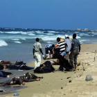 Cadáveres en la costa libia, a 60 kilómetros de Trípoli